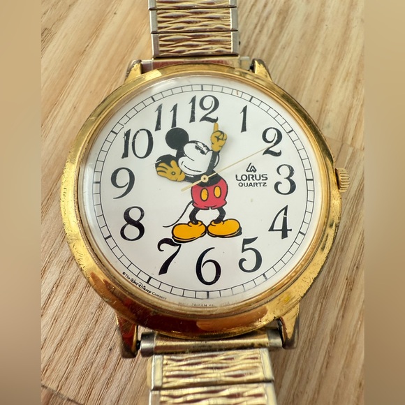 Vintage Lorus Disney Mickey Mouse moving arms watch NEW BATTERY - Picture 1 of 11